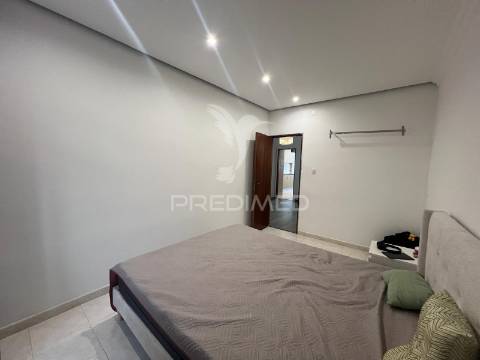 Apartamento t2 remodelado | 1º andar | alto do seixalinho - barreiro