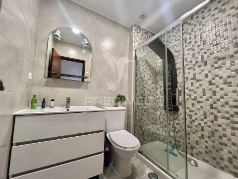 Apartamento t2 remodelado | 1º andar | alto do seixalinho - barreiro