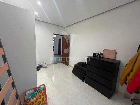 Apartamento t2 remodelado | 1º andar | alto do seixalinho - barreiro