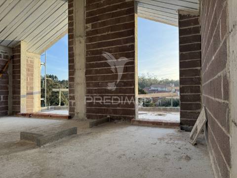 Moradias em construção de arquitetura escandinava em condomínio privado – fátima