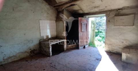 Moradia t3 para recuperar em matacães (torres vedras)