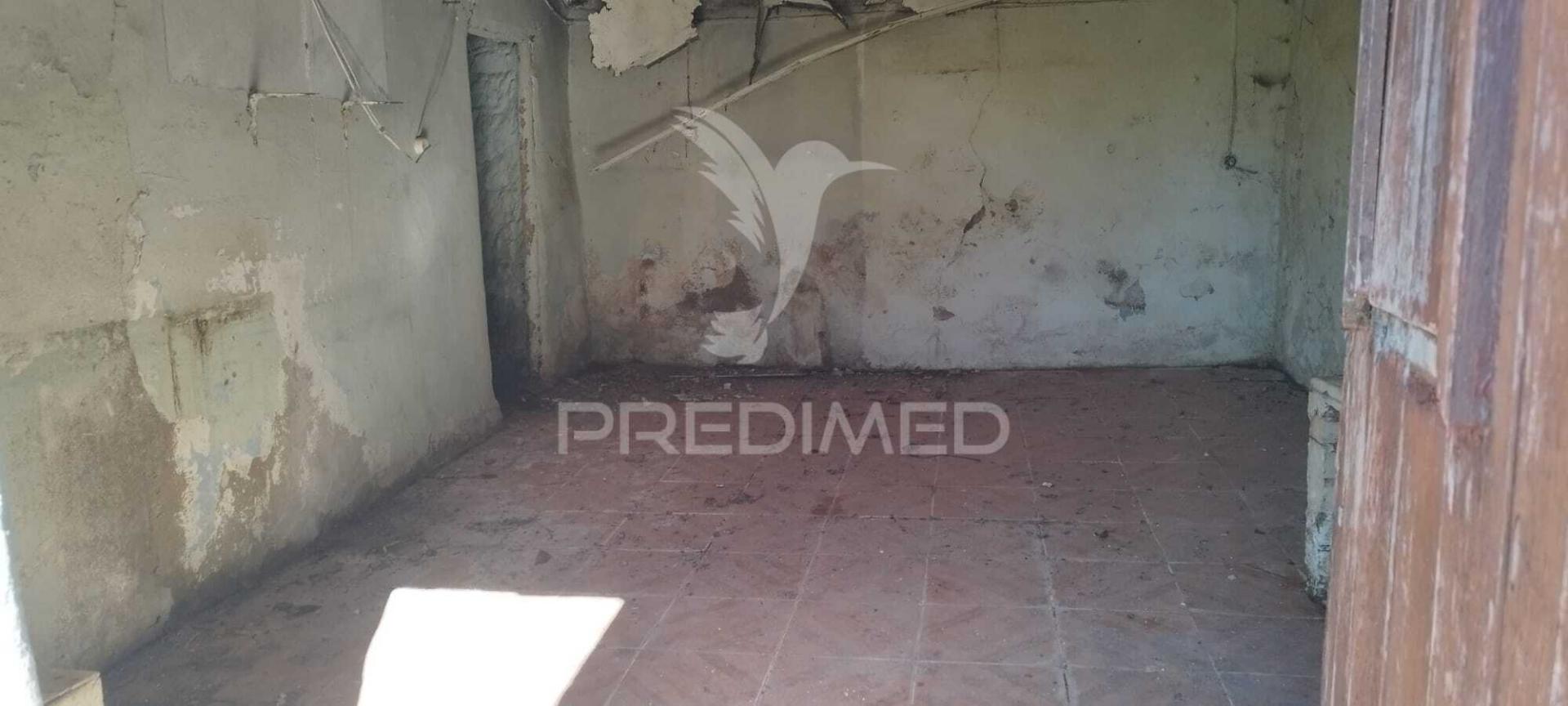 Moradia t3 para recuperar em matacães (torres vedras)