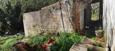 Moradia t3 para recuperar em matacães (torres vedras)