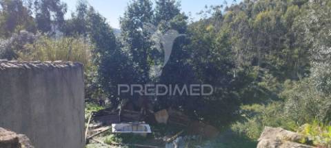 Moradia t3 para recuperar em matacães (torres vedras)