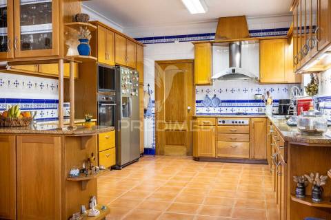 Moradia de excelência com 4 suítes + 2 quartos