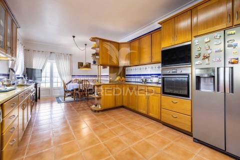 Moradia de excelência com 4 suítes + 2 quartos