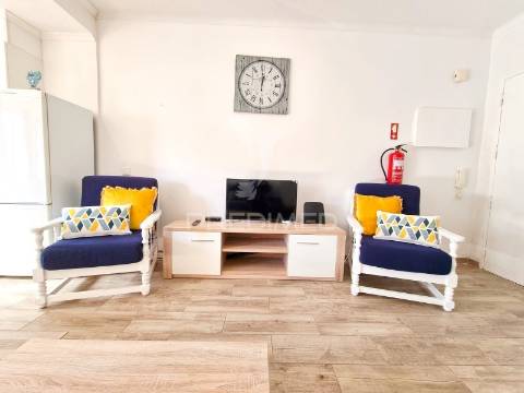 Apartamento t2, remodelado, a 500m da praia da rocha