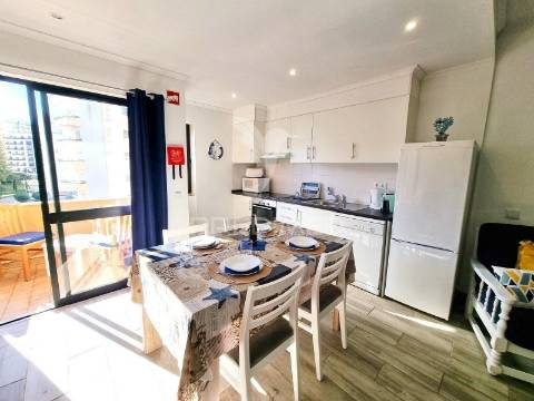 Apartamento t2, remodelado, a 500m da praia da rocha