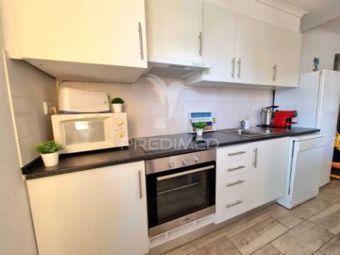 Apartamento t2, remodelado, a 500m da praia da rocha