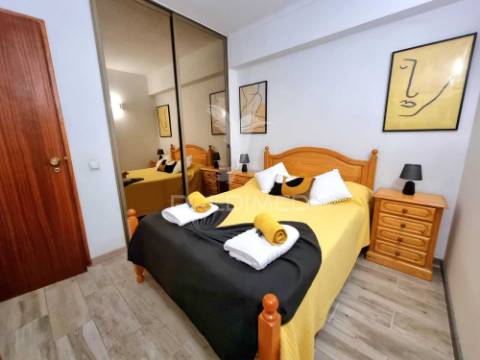 Apartamento t2, remodelado, a 500m da praia da rocha