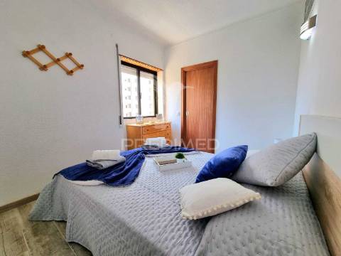 Apartamento t2, remodelado, a 500m da praia da rocha