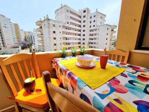 Apartamento t2, remodelado, a 500m da praia da rocha