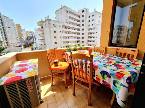 Apartamento t2, remodelado, a 500m da praia da rocha