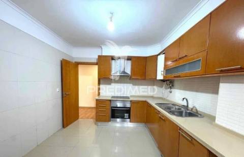 Fantástico t3 em rio de mouro