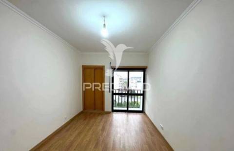 Fantástico t3 em rio de mouro