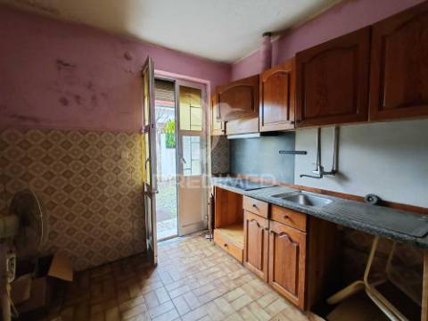 Moradia  para restauro com elevado potencial de investimento – oliveira do douro