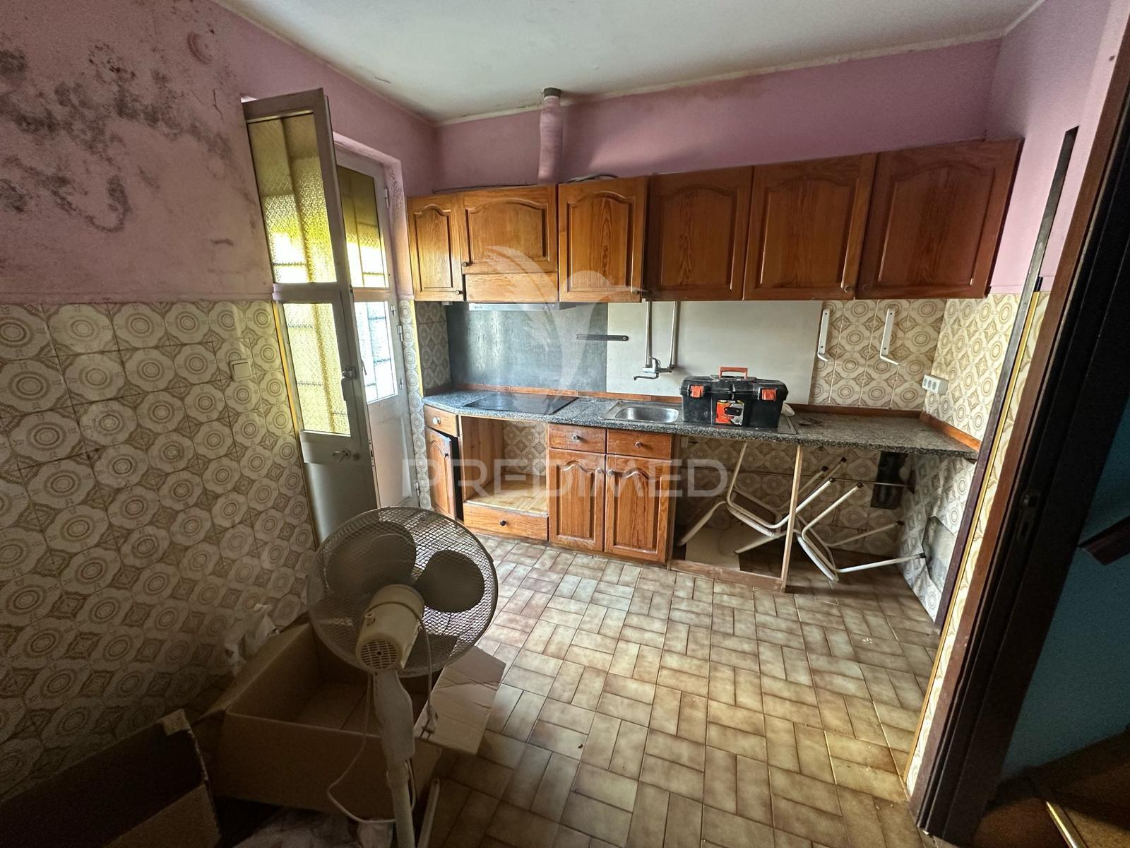 Moradia  para restauro com elevado potencial de investimento – oliveira do douro