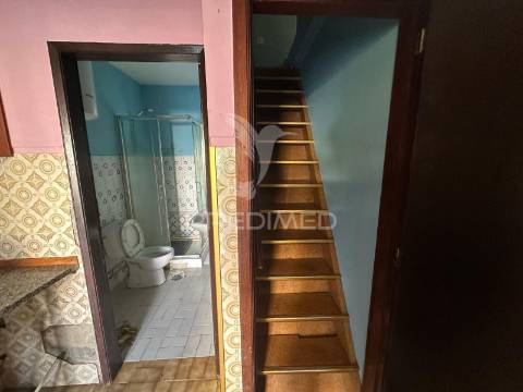 Moradia  para restauro com elevado potencial de investimento – oliveira do douro