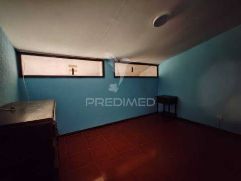 Moradia  para restauro com elevado potencial de investimento – oliveira do douro