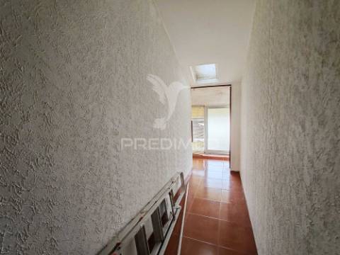 Moradia  para restauro com elevado potencial de investimento – oliveira do douro