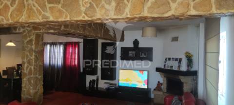 Quinta de 16660 m2 moradias t3 e t2 e 1 pavilhão 487 m2