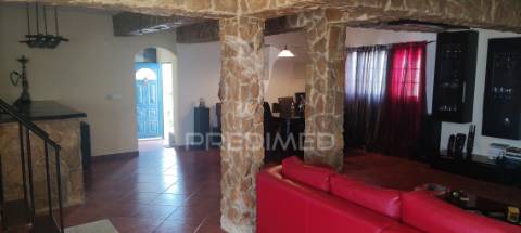 Quinta de 16660 m2 moradias t3 e t2 e 1 pavilhão 487 m2