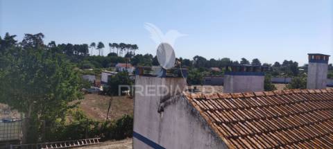 Quinta de 16660 m2 moradias t3 e t2 e 1 pavilhão 487 m2