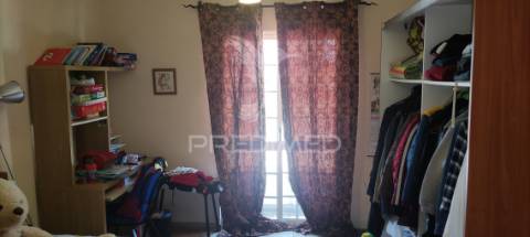 Quinta de 16660 m2 moradias t3 e t2 e 1 pavilhão 487 m2