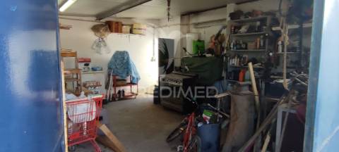 Quinta de 16660 m2 moradias t3 e t2 e 1 pavilhão 487 m2