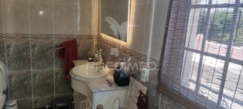 Quinta de 16660 m2 moradias t3 e t2 e 1 pavilhão 487 m2