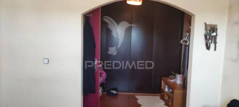 Quinta de 16660 m2 moradias t3 e t2 e 1 pavilhão 487 m2