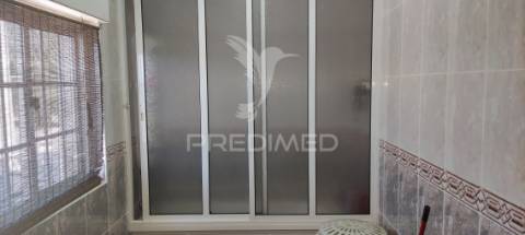 Quinta de 16660 m2 moradias t3 e t2 e 1 pavilhão 487 m2