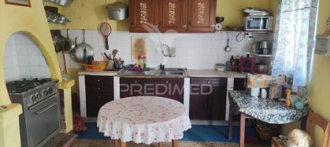 Quinta de 16660 m2 moradias t3 e t2 e 1 pavilhão 487 m2