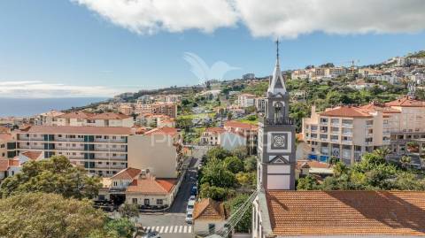 Apartamento t2 no centro do caniço – mobilado, com garagem e licença al