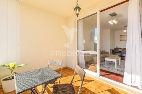 Apartamento t2 no centro do caniço – mobilado, com garagem e licença al