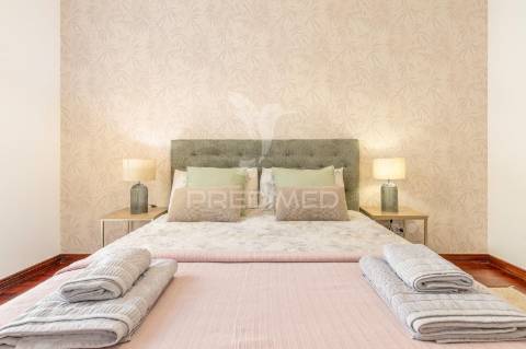 Apartamento t2 no centro do caniço – mobilado, com garagem e licença al