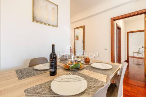 Apartamento t2 no centro do caniço – mobilado, com garagem e licença al