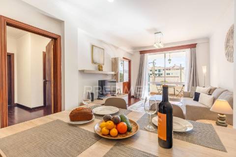 Apartamento t2 no centro do caniço – mobilado, com garagem e licença al