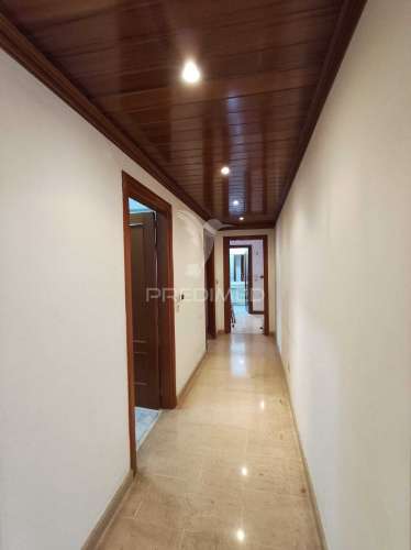 Apartamento t3 com parqueamento e varanda,barcarena,oeiras.