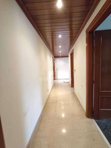 Apartamento t3 com parqueamento e varanda,barcarena,oeiras.