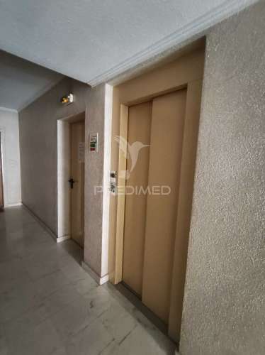 Apartamento t3 com parqueamento e varanda,barcarena,oeiras.