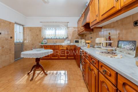 Moradia t3 + 3 em arruda dos vinhos