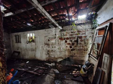 Moradia térrea para reconstrução