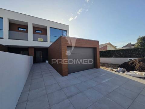 Moradia t4 em aradas