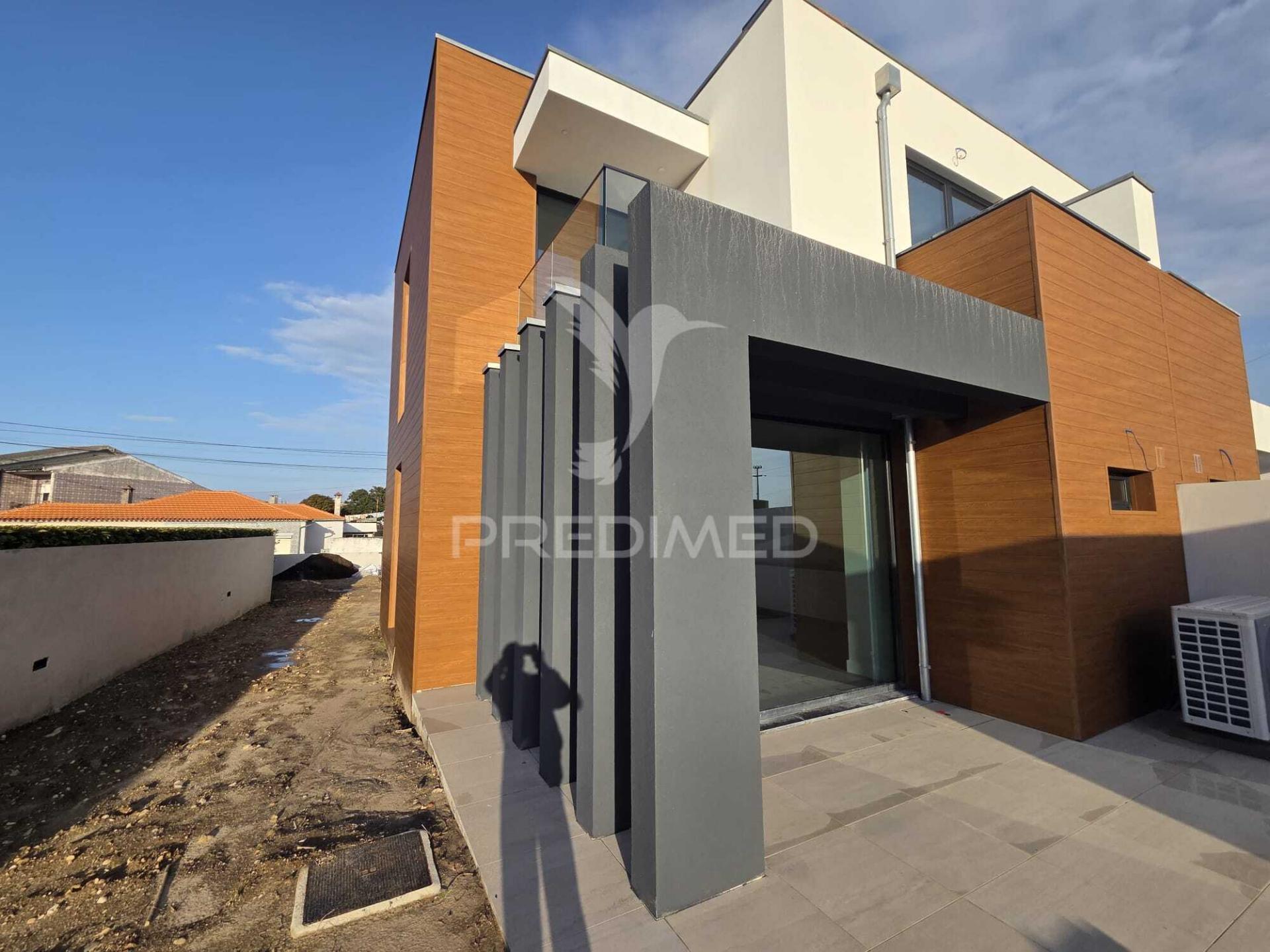 Moradia t4 em aradas