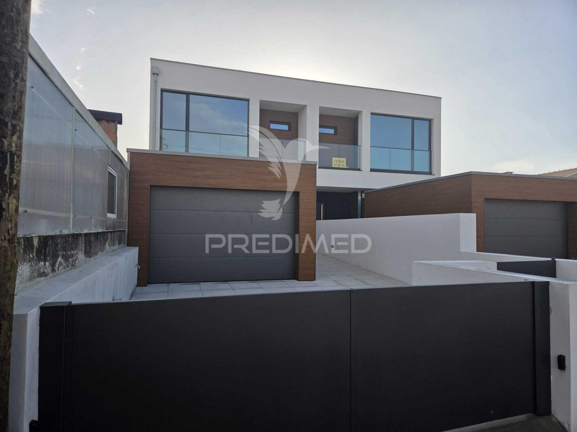 Moradia t4 em aradas