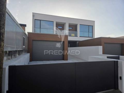 Moradia t4 em aradas