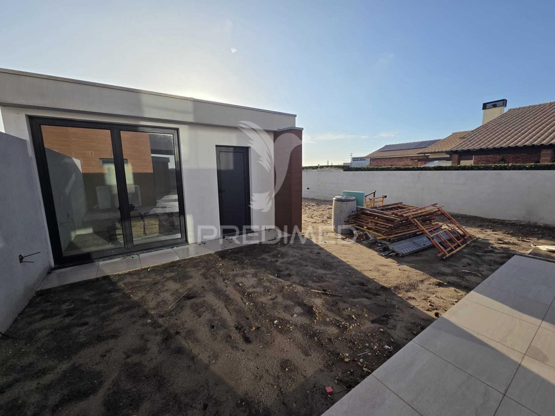 Moradia t4 em aradas