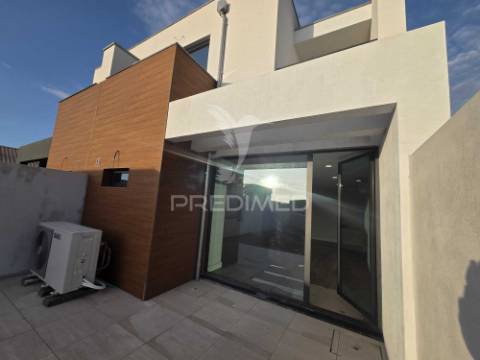 Moradia t4 em aradas