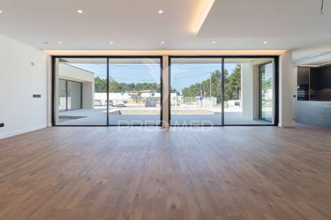 Moradia t5 contemporânea de luxo | marisol – charneca de caparica